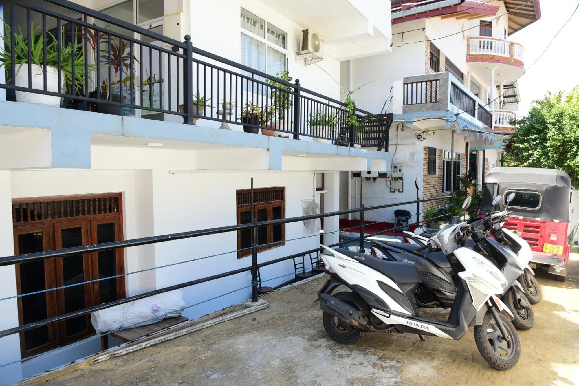 Hotel Happy Tuna Hikkaduwa Extérieur photo
