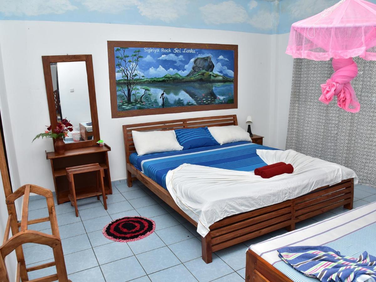 Hotel Happy Tuna Hikkaduwa Extérieur photo