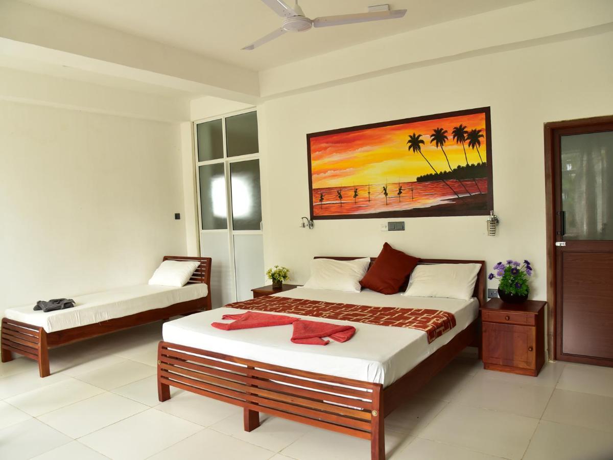 Hotel Happy Tuna Hikkaduwa Extérieur photo