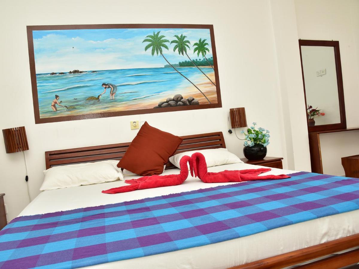 Hotel Happy Tuna Hikkaduwa Extérieur photo